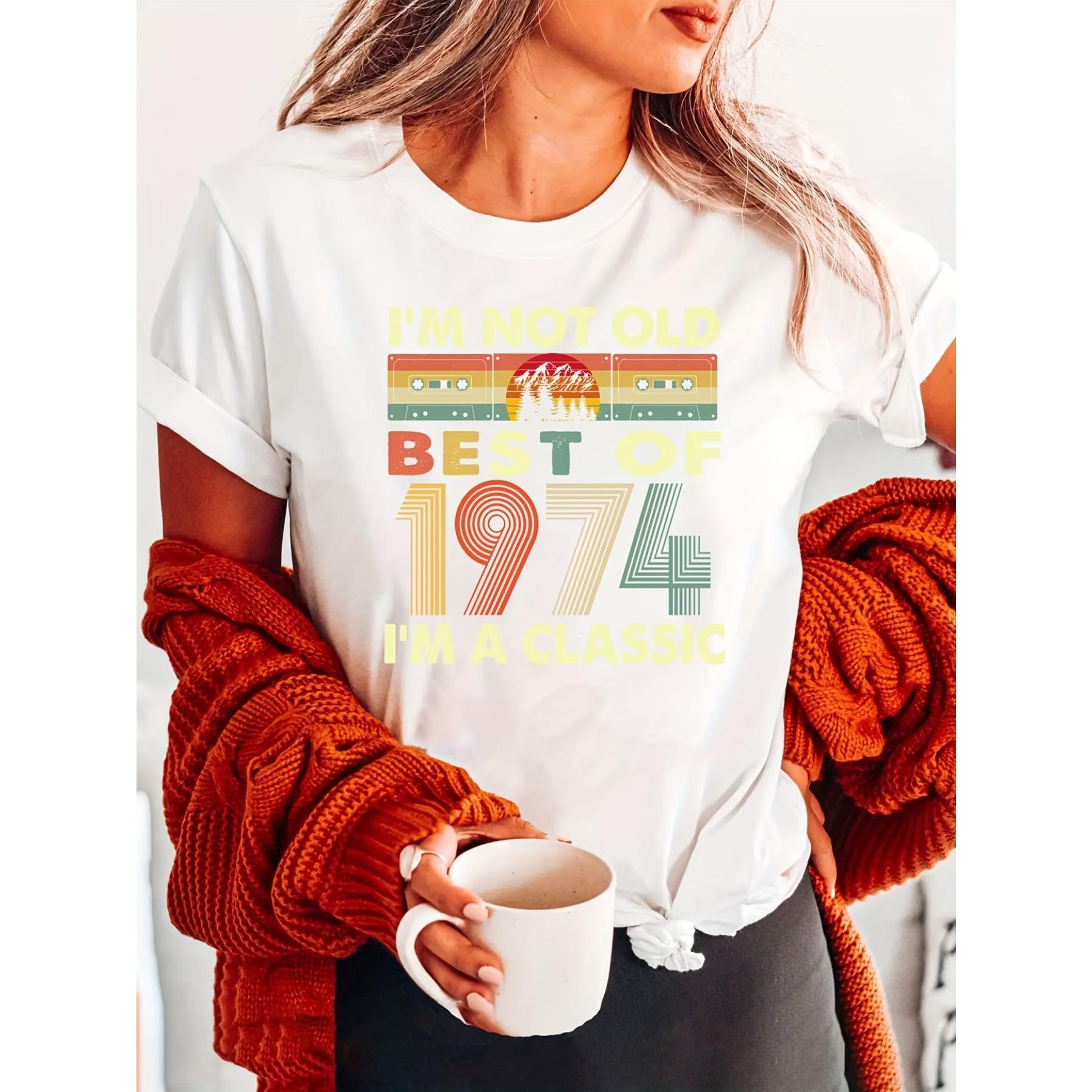 Women s 1974 Vintage 50th Birthday Gift T-Shirt - I m Not Old I m A Classic Retro Lettering, Short Sleeve Crew Neck Casual Top S белый
