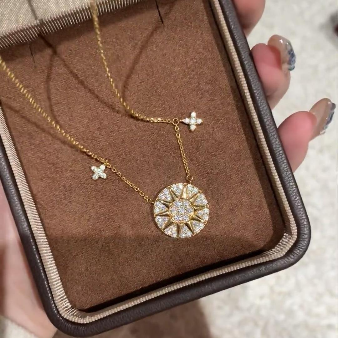 French-style dazzling eight-pointed star compass necklace for women, vintage gold model, light luxury niche high-end layered collarbone chain new Star Compass Necklace（A