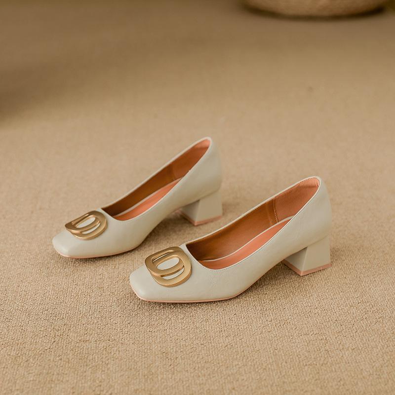 New soft-soled leather shoes are not tired of feet, spring and summer metal buckle high heels, thick heels, single shoes, socialite style