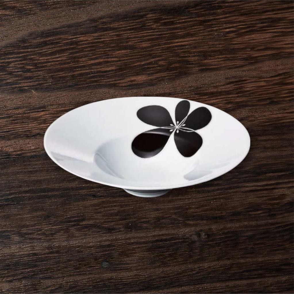 Takumifu Arita Ware Pasta Plate, Thick White and Black Flower Circle, 7-inch Deep Plate, Made in Japan