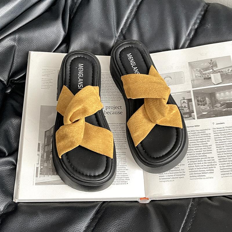 Thick-soled Heightening Cross-cool Slippers Are Comfortable At Home and Wear New Muffins and Beach Sandals.