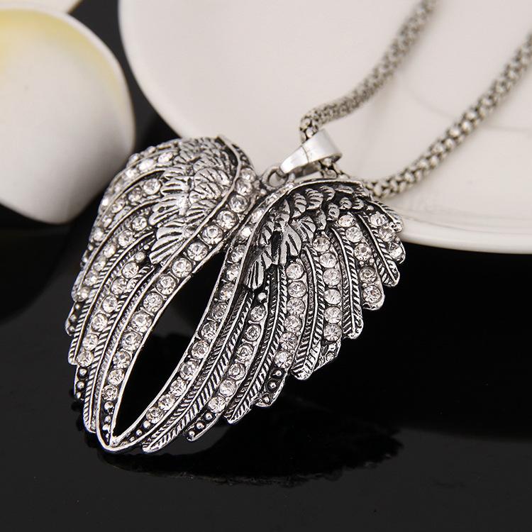 European and American alloy retro diamond-encrusted necklace, peach heart wing necklace with jewelry, long sweater chain for women