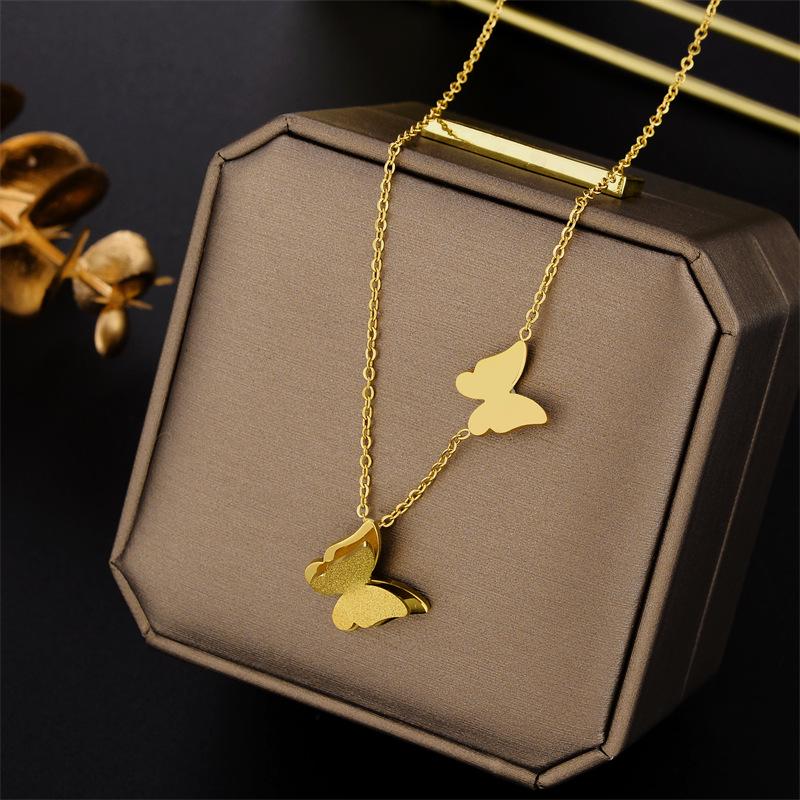 Elegant Colorfast 18K Rose Gold Necklace with Swan & Four-Leaf Clover Charm