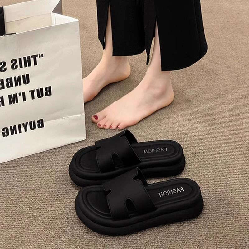Thick-bottomed One-word Slippers for Women's Summer Wear 2025 New Models with Skirts French Casual Shit-stepping Seaside Beach Sandals