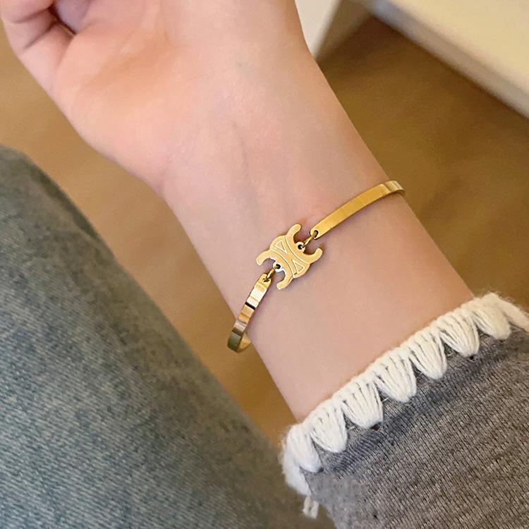Women's French Retro Arc De Triomphe Titanium Steel Bracelet - Elegant Light Luxury Design Bangle