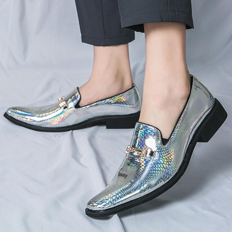 New Luxury Men's Glossy Leather Shoes High-end Silver Banquet Loafers Flat Chelsea Shoes Men's Pointed Business Footwear