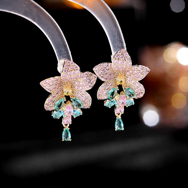 

Модные серьги нового стиля Медные серьги, инкрустированные разноцветным кубическим цирконием Женские серьги в виде цветов синий