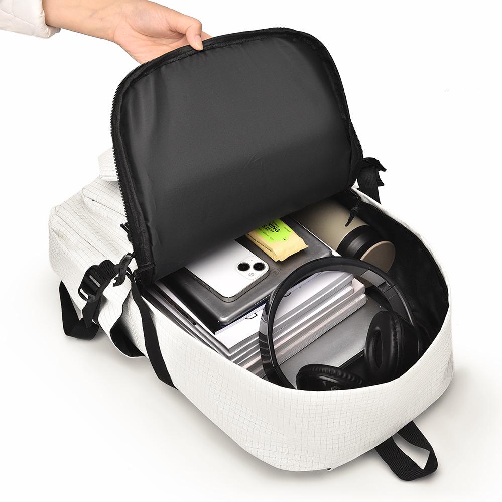 A 15.6-inch Stylish, Simple And Waterproof Oxford Cloth With Large Capacity For Men And Women With The Same Commuter Backpack