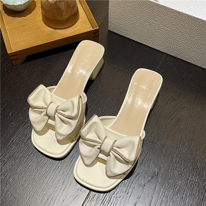 

French beach sandals women s 2025 new fashion medium heel thick heel half drag bow one word drag outer wear square head 40