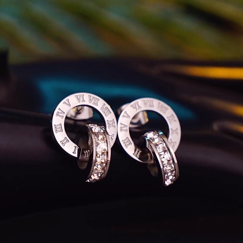 Colar Elegante de Anel Duplo com Números Romanos com Corrente de Aço Titânio Eletroplatado a Ouro 18K