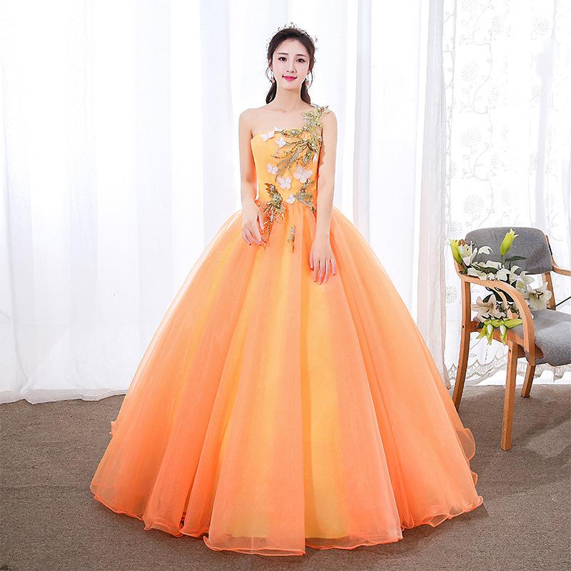 Evening dress, puffy skirt, presiding over