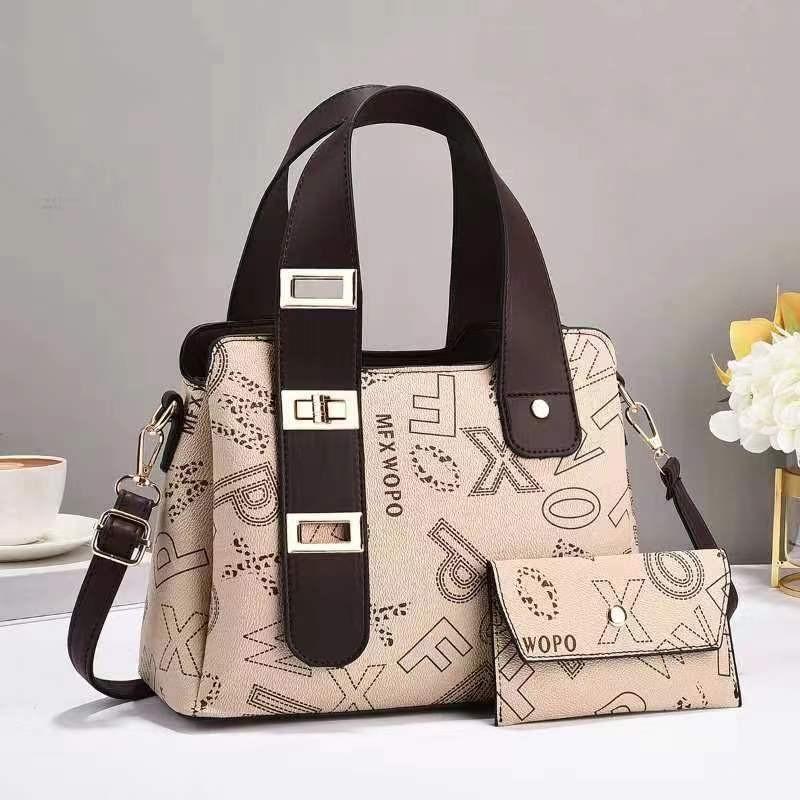 

Elegant Large Capacity Women s Tote Bag Modern Design With Stylish Chain And Lock Elements темного кольору хакі