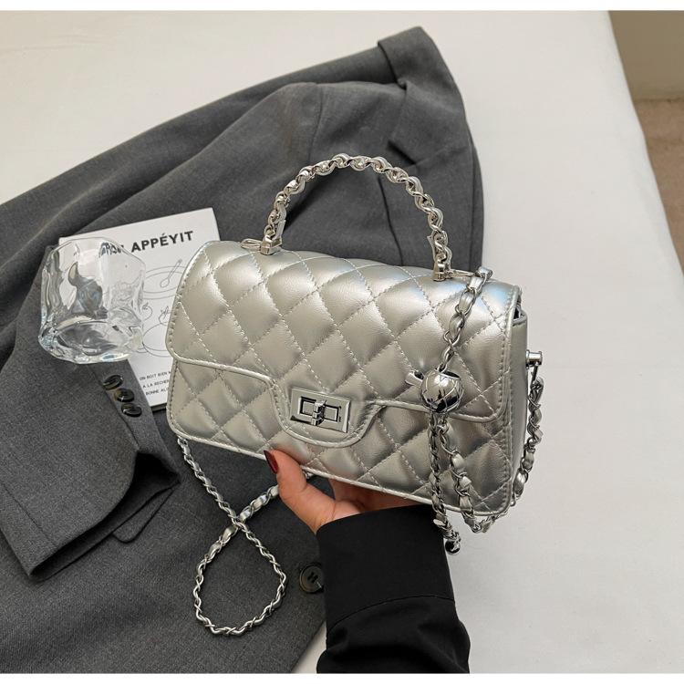 

2025 новая сумка с бриллиантами летняя универсальная маленькая квадратная сумка высококлассная женская сумочка модная цепочка сумка через плечо серебряный