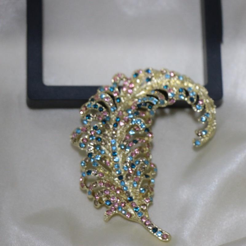 Women Men Exquisite Luxury Rhinestone Feather Pin Badges Shining Boutique Decoration For Man Woman