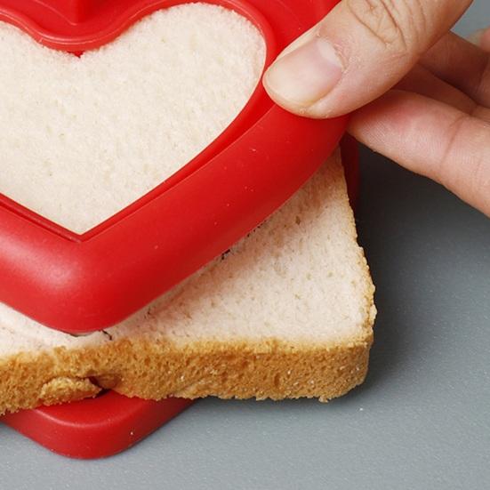 Love Heart Sandwich Cutter And Sealer for Kids Picnic Sandwich Maker Easy Clean Bread Mold Kitchen Tool