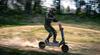 APEFOX T90 Ultra Pneus Off-Road de 13 Polegadas Patinete Elétrico 10000W Motores Duplos 72V40Ah, Freios a Disco Hidráulicos Autonomia 130-150KM Carga Máxima 150kg