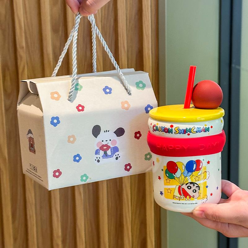 Crayon Xiaoxin Keramiktasse mit Deckel Kinder Strohbecher Niedliche Cartoon Studenten Wassertasse Geburtstagsgeschenkbox