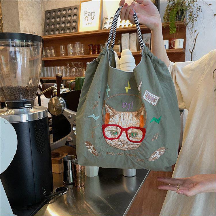 

Корейский стиль Молния Кот вышитая нейлоновая водонепроницаемая сумка для покупок - портативная, складная холщовая сумка через плечо для женщин Medium