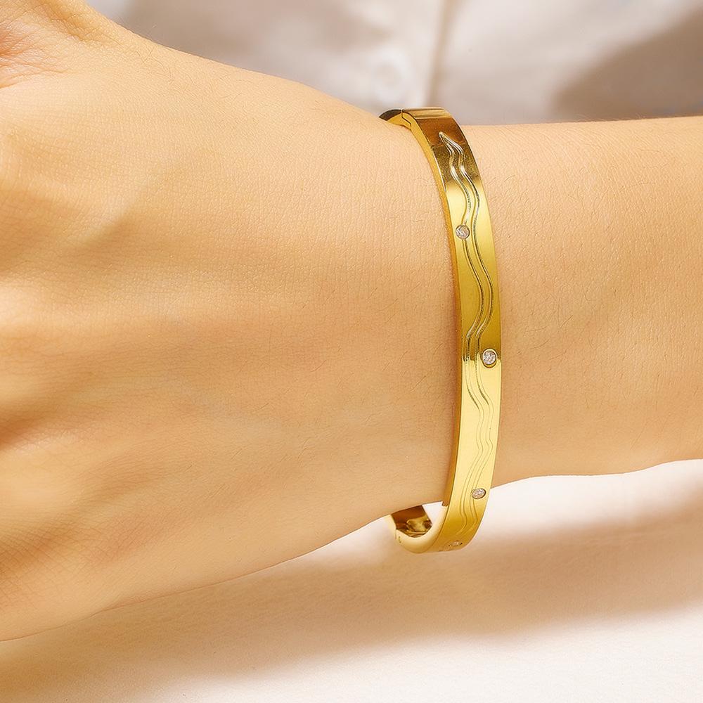 European Retro Zirconium & Titanium Bracelet - Fashionable, Versatile, Durable Gold Finish