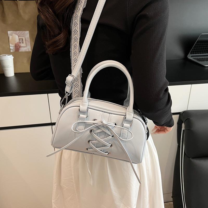 Bag women's large-capacity new spring and summer niche retro shoulder handbag commuter messenger pillow bag