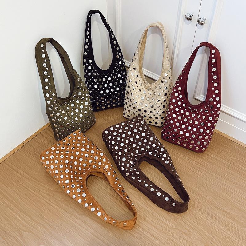 Luxus Nieten Beuteltaschen für Damen Wildlederimitat Umhängetasche Winter Nieten Handtaschen Mattes Finish Damen Tasche Shopper Tote