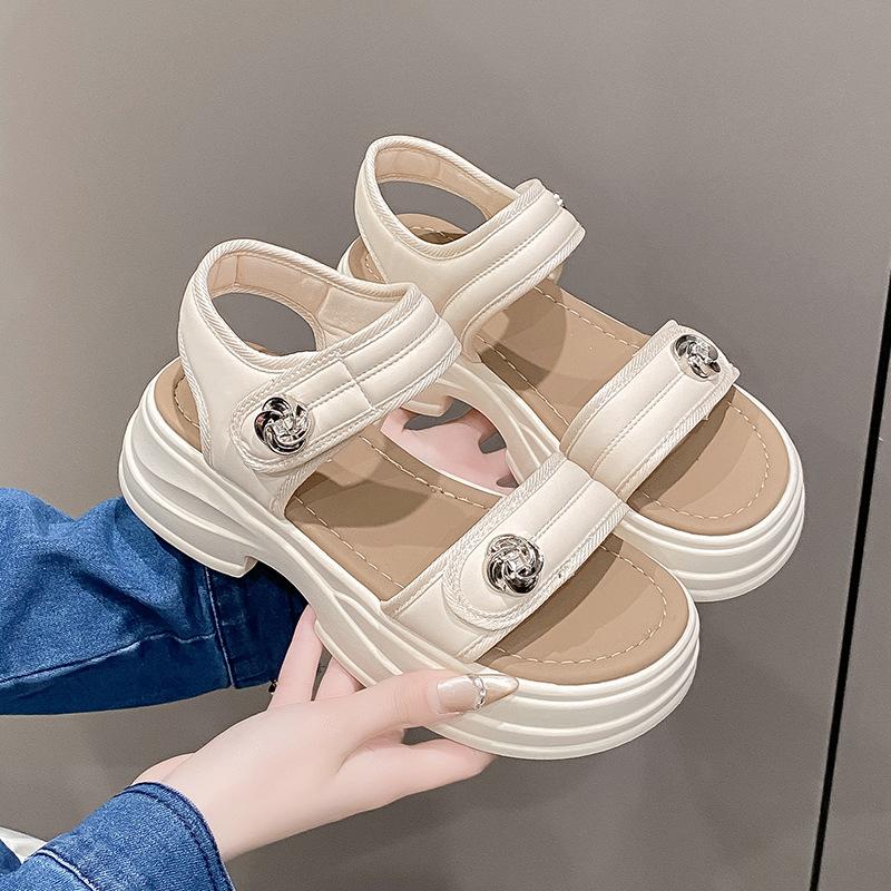 Muffin-Plateau vielseitige Sandalen Damen 2025 Sommer neue vielseitige lässige Höhenzunahme Klettverschluss Strandsandalen