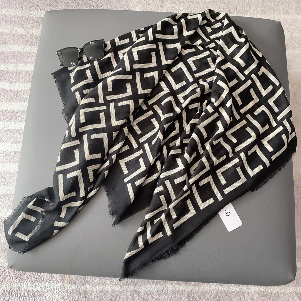 Spring new fashion warm square towel printing decoration simple versatile beach towel vacation shawl