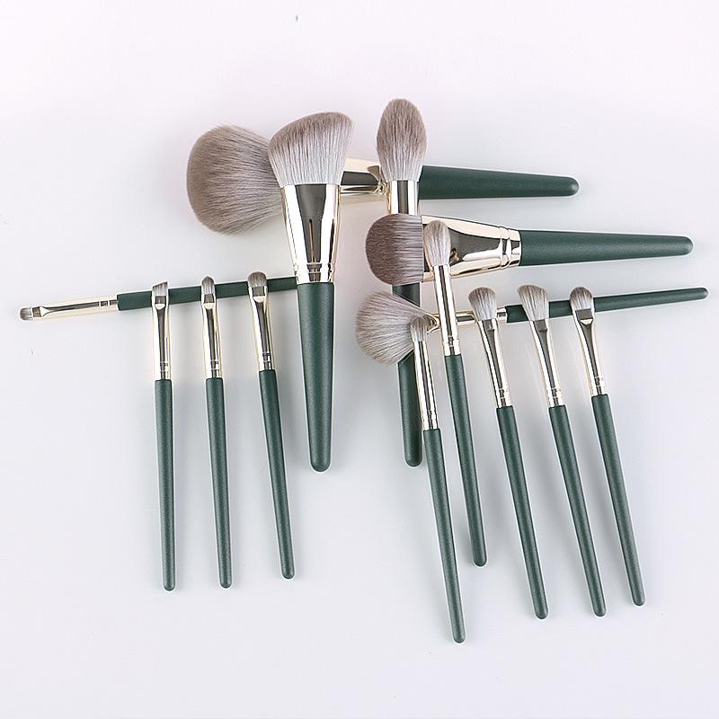 Green Cloud 14-Piece Beginner Makeup Brush Set - Ultra-Soft Bristles for Powder, Eyeshadow & More.