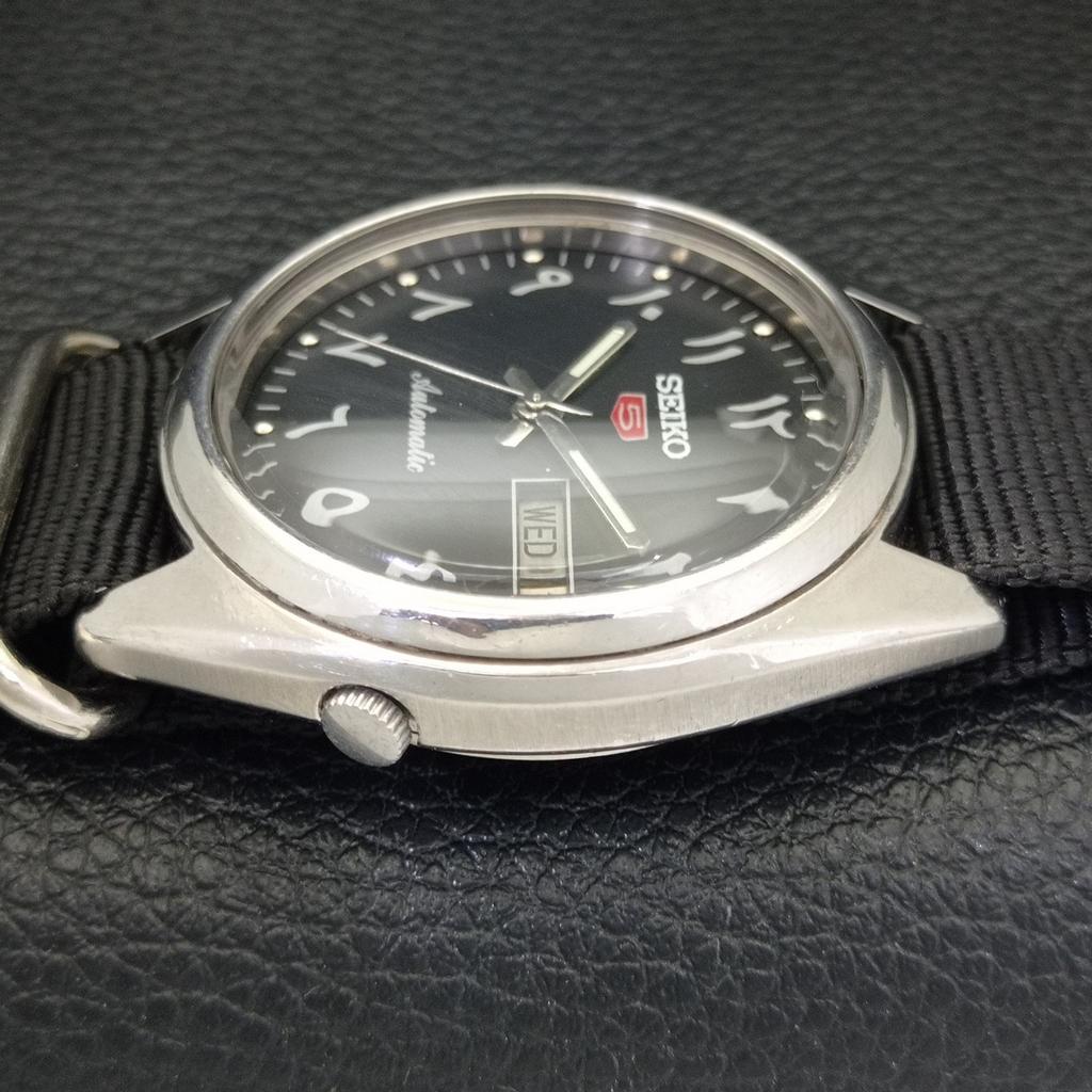 SEIKO 5 AUTOMATIC JAPAN MENS VINTAGE ARABIC BLACK COLOR DIAL WATCH a701430-5 R206b-a701430