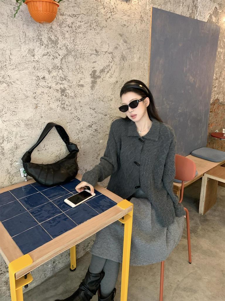 2025 Autumn/Winter Retro High-Waisted Wool A-Line Midi Skirt for Women
