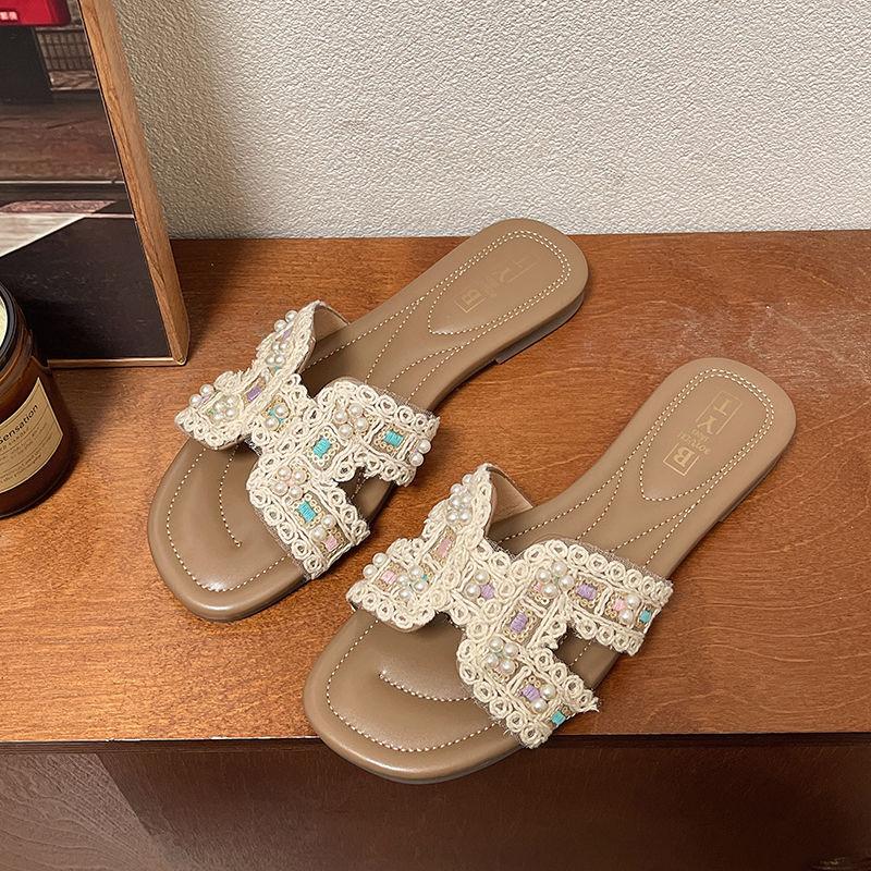 Flat bottom Internet celebrity cool slippers women wear 2025 new summer fairy wind pearl rhinestone word with beach slippers