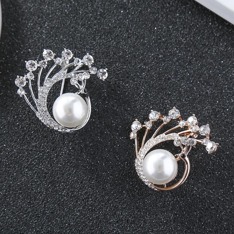Vintage Peacock Alloy Diamond Brooch Female Pearl Brooch Anti-Light Pin Clothing Accessories