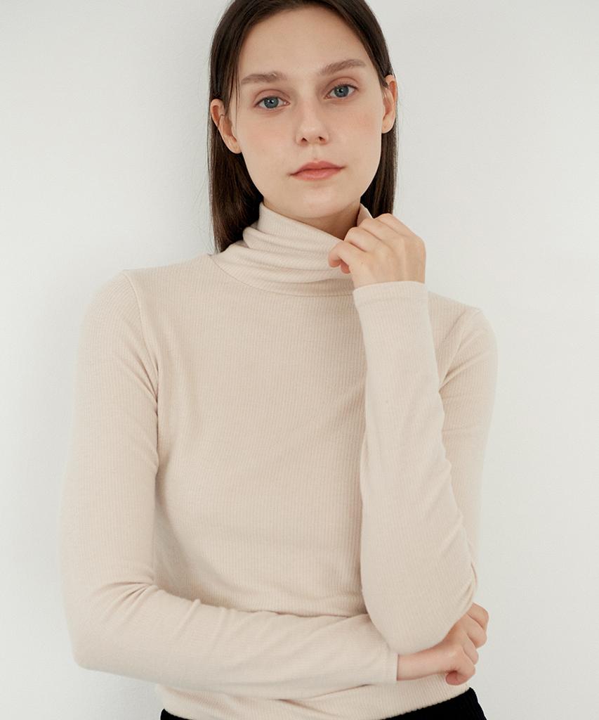 Tieseueichi Velvet Touch Ribbed Turtleneck T-Shirt - Ivory