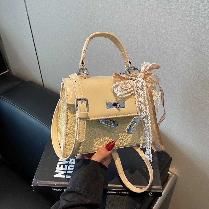 Small bag women's new niche fashion shoulder messenger bag casual portable small square bag