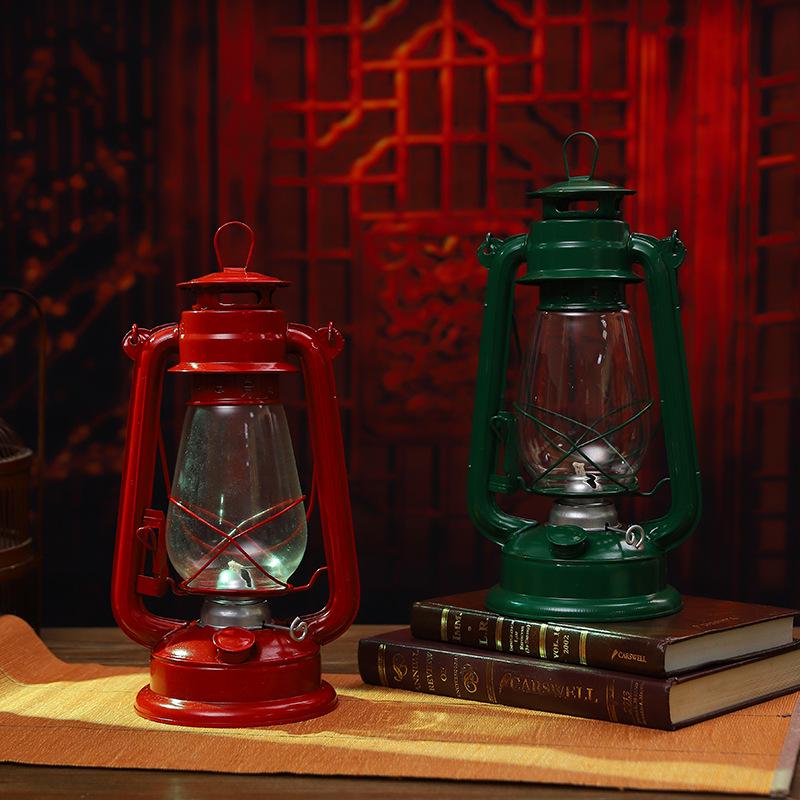 Vintage Handheld Kerosene Lantern: Antique-Style Outdoor and Household Lighting