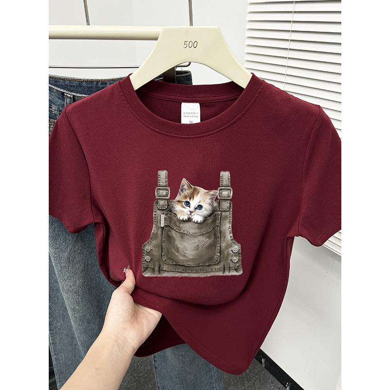

Женская милая футболка с принтом котенка, круглым вырезом, приталенная - корейский стиль, облегающий крой, короткий рукав, летний топ 3XL вино красного