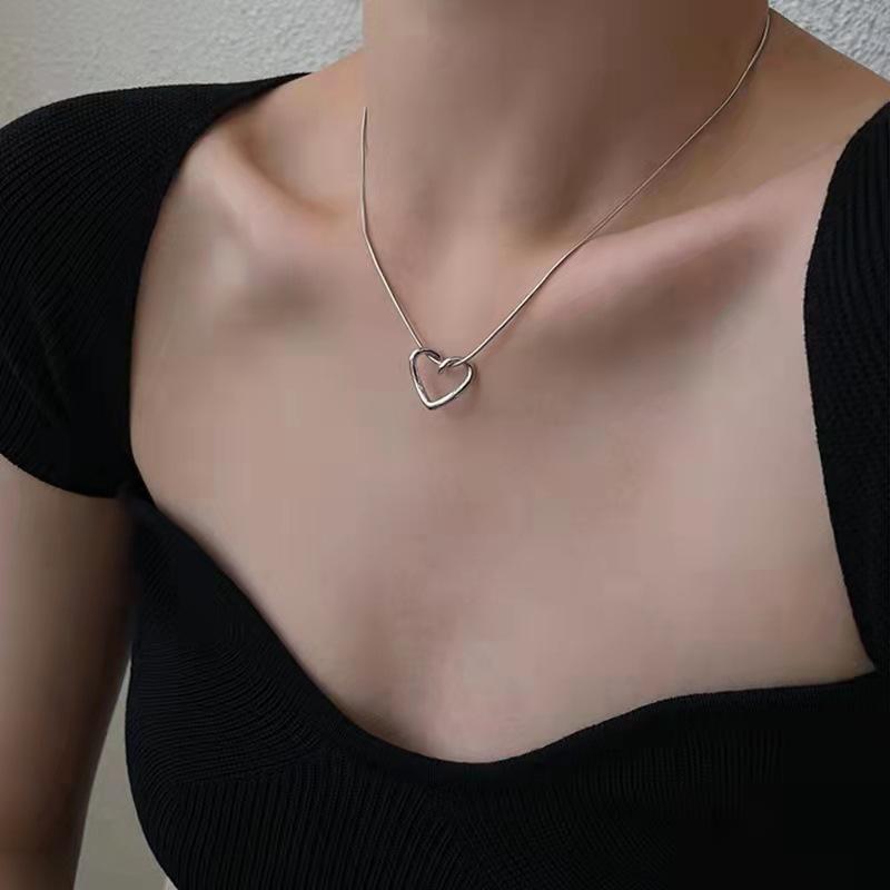 Light Luxury Niche Hollow Love Necklace Female Ins Japanese and Korean Version Simple Design Pendant Collarbone Sweater Chain