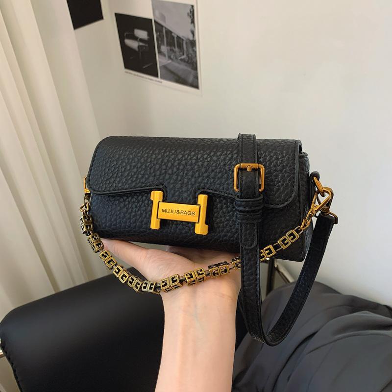 

Korean version of women s bags niche fashion chain shoulder armpit bag new high-end retro versatile messenger small square bag
