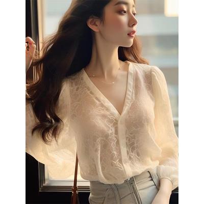 New Early Spring Top French Gentle and Fashionable Chic On White V-neck Lace Shirt for Women