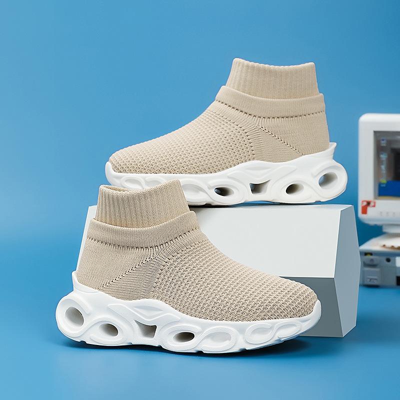 Children's fly-woven sports shoes spring and summer new boys and girls breathable mesh lightweight versatile one-pedal socks shoes
