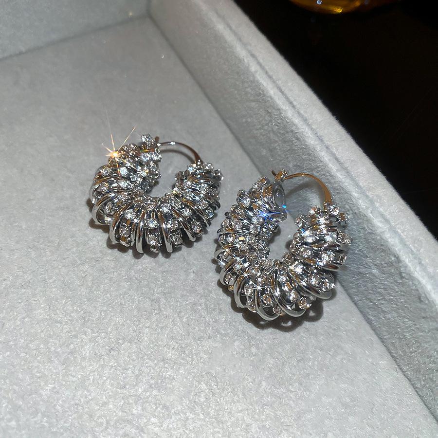 

Геометрические серьги-клипсы в форме буквы U, персонализированные изысканные серьги, легкая роскошь, высокое чувство моды, темпераментные серьги, женские