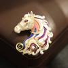 Neues Produkt, verträumte Tropfölgemälde dreidimensionaler weißer Pferdebrooch, elegantes Temperament, fortschrittlicher Sinn, steinbesetzter Tierkreiszeichen-Pin, weiblich