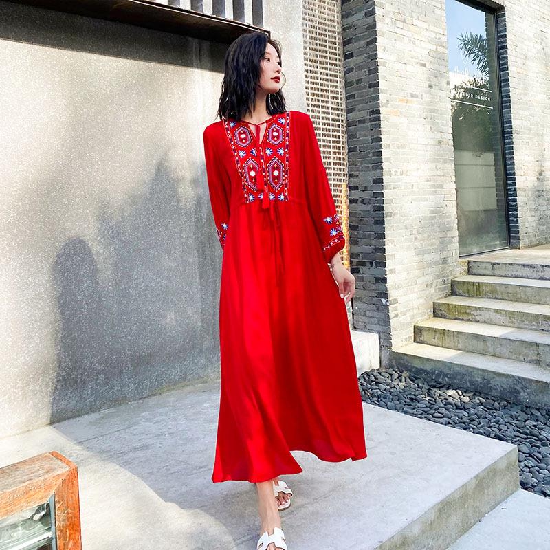 Ethnic Lijiang Dali Embroidered Long Vacation Dress for Women - Slimming Thailand Beach Style (F647)