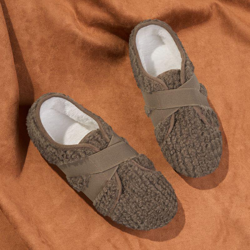 

New 2025 Women s Fleece-Lined Beanies & Soft Sole Non-Slip Furry Shoes for Autumn-Winter Outdoor Wear 37