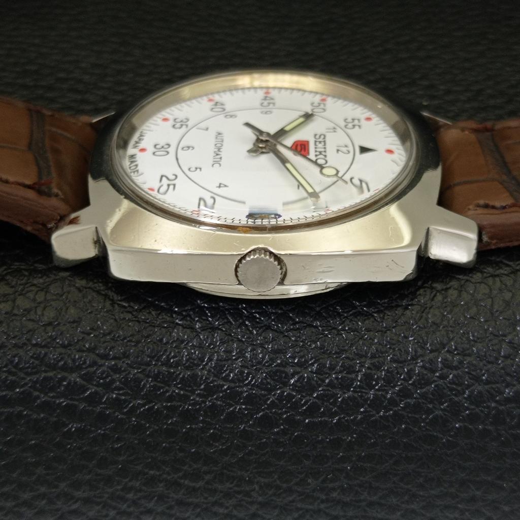 VINTAGE SEIKO 5 AUTOMATIC JAPAN MENS WHITE COLOR DIAL WATCH a701201-5 R206a-a701201