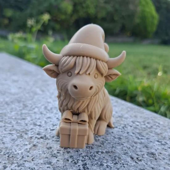 Highland Cow Home Bonsai Decor Mini Cow Figurine with Cowboy Hat 3D Printed Realistic Texture Halloween Ornament