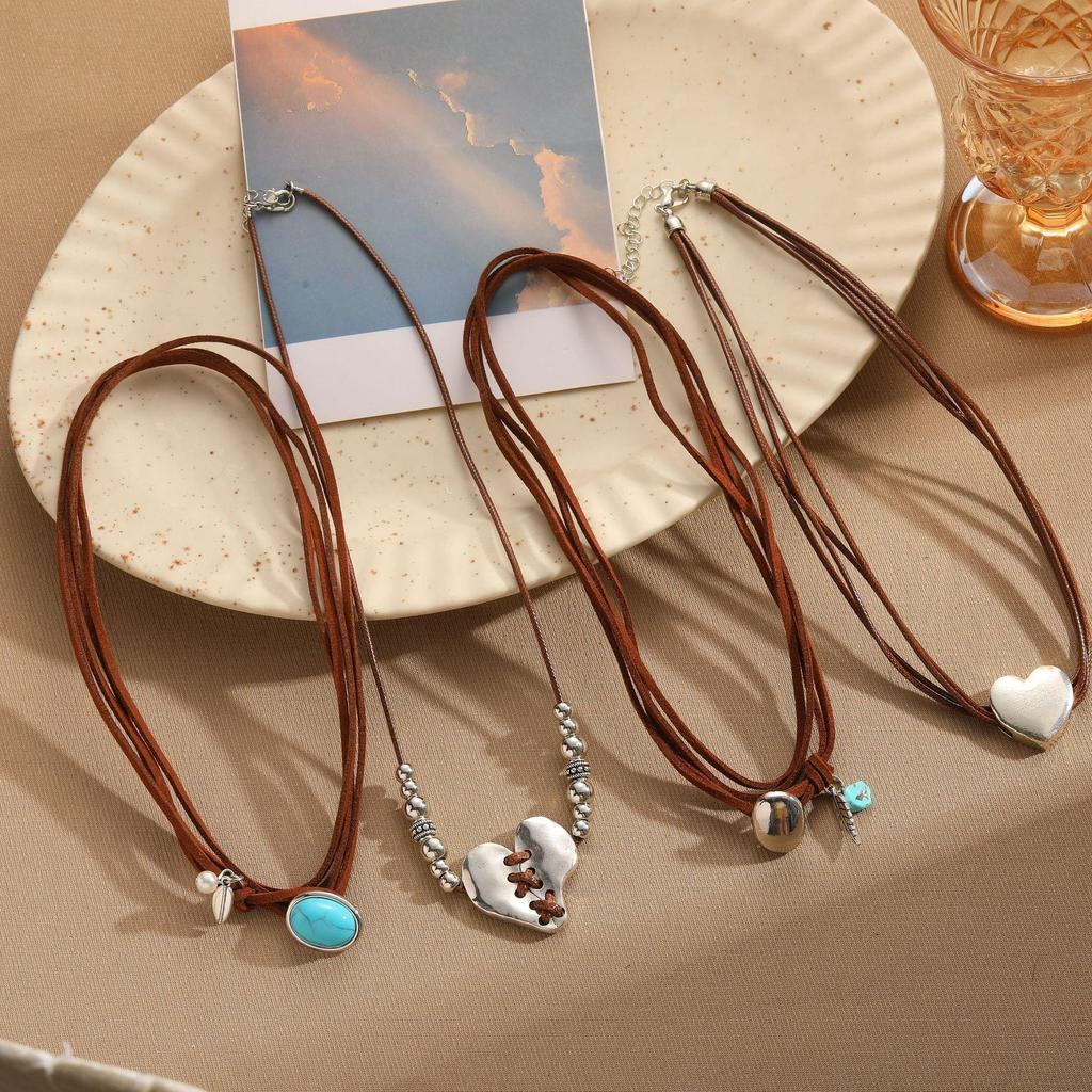 Collier en cuir turquoise de style bohème, collier artistique rétro multicouche, pendentif d'amour, design de niche, collier à la mode