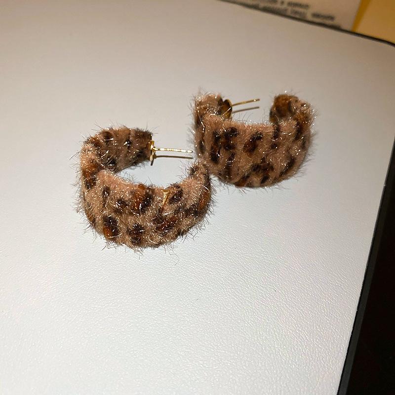 European and American retro autumn and winter geometric leather leopard print earrings light luxury stud earrings personality temperament earrings