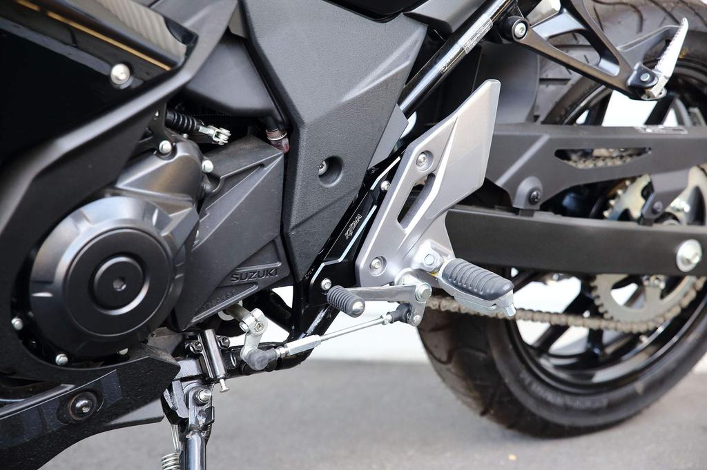 Kijima Bike Parts Step Step Up Halterung GSX250R Schwarz Eloxiert (2BK-DN11A) 213-4385
