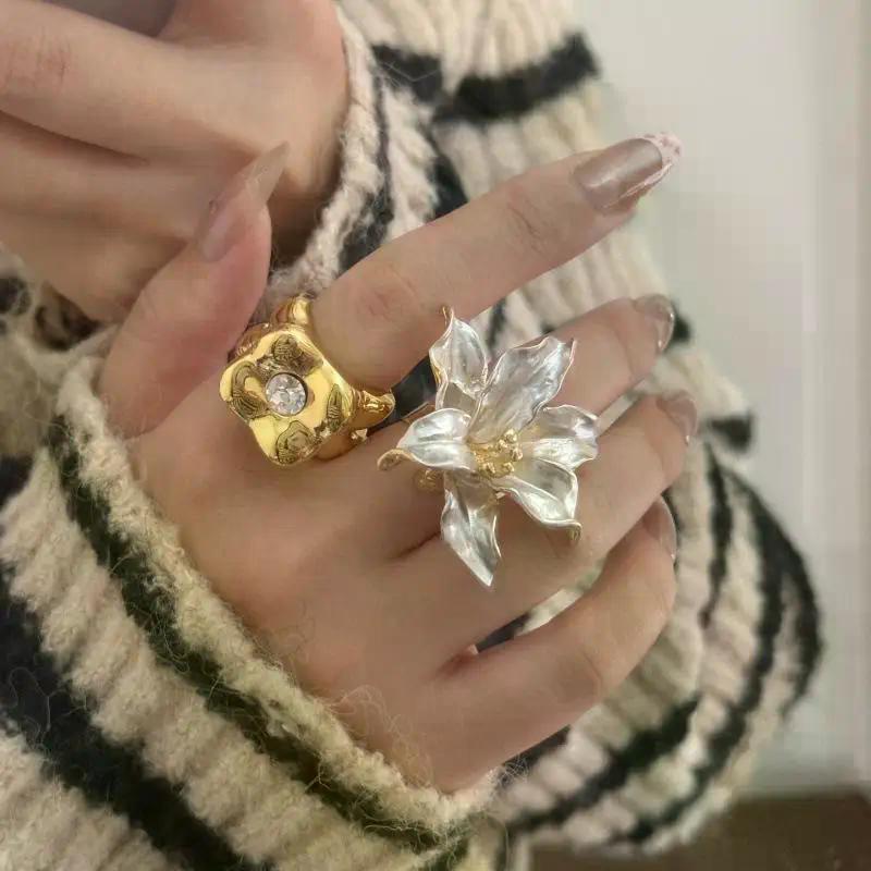 Gold And White Contrast Glaze Tulip Flower Ring INS High-end Square Women Finger Ring Jewelry Gifts